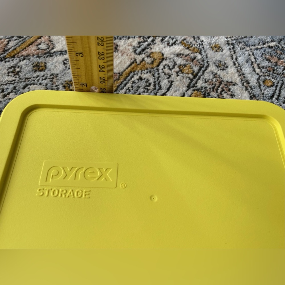 Pyrex x Hello Kitty Glass container with lid NWOT - Picture 10 of 10